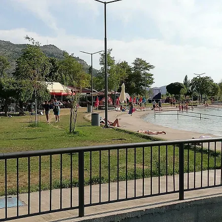 The River شقة *