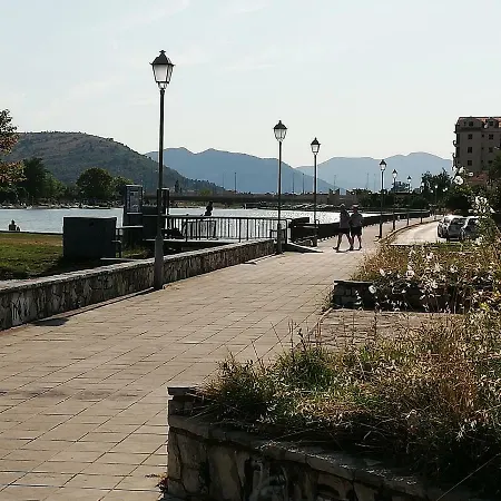 The River شقة *
